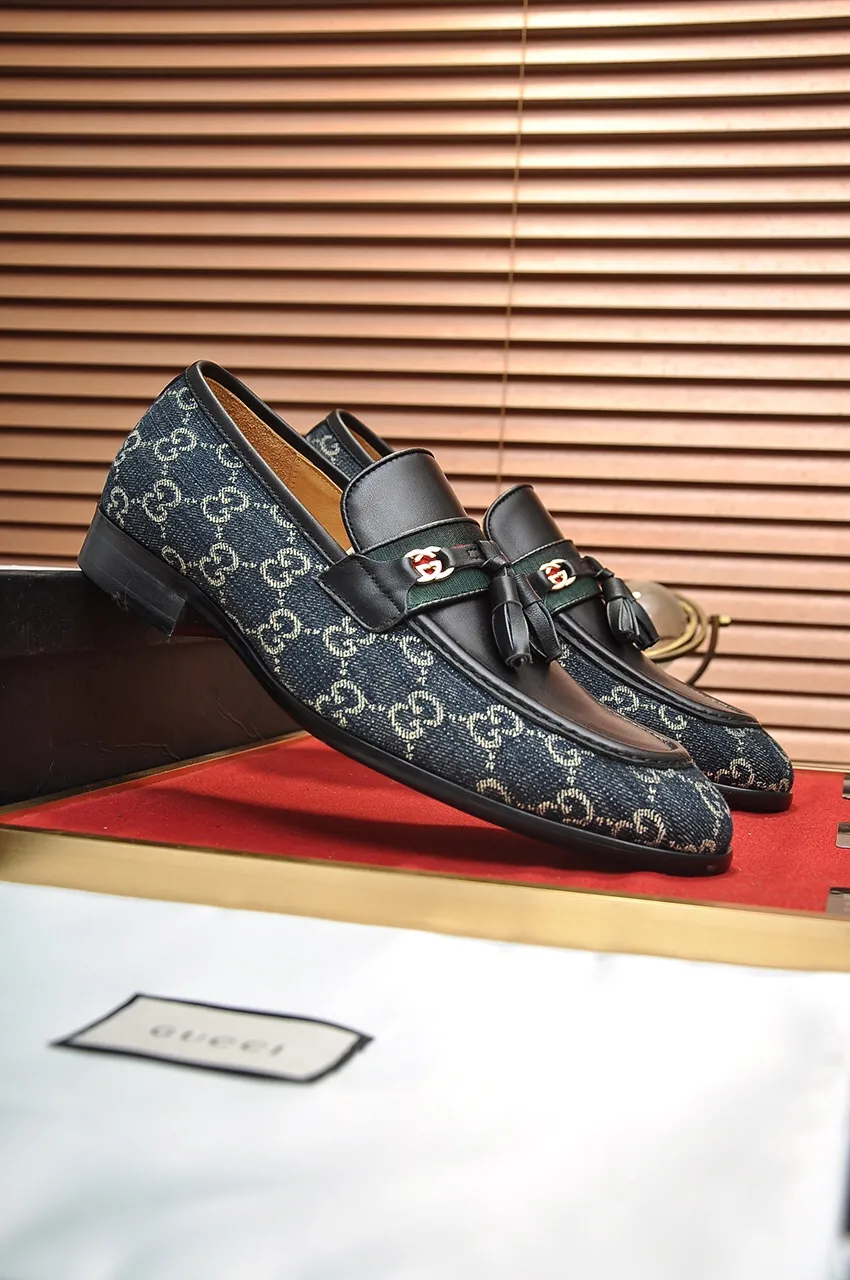 Men's shoes💰500💶Italy's top luxury men's shoe giant (GUCCI) (Gucci) (full cowhide lining) new arrival🍃Original European style🔰 Pleasant to the eye😍In order to make the shoes more durable and non-deformable🌀The production continues to follow traditional methods but there is still no lack of innovation💪Choose original sheepskin for the leather♻️ Smooth and natural And extra bright ⭐Made of imported cowhide, the first choice of rich people 38-45 (45 customized)